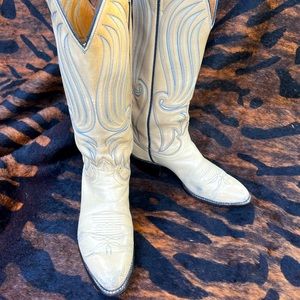 TONY LAMA CAMEL LEATHER MEN WESTERN BOOTS SIZE 6B, FITS WOMEN SIZE 8. STYLE 6446